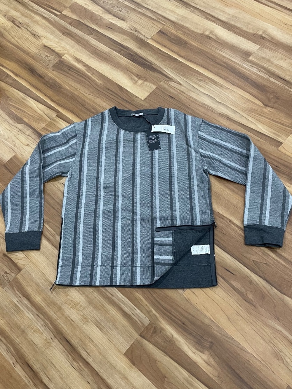 ✨ NWT O.N.S Clothing Grey Vertical Striped Side Zip Sweatshirt - M ✨